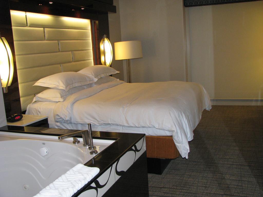 Suites At Elara Las Vegas Center Strip-No Resort Fees Bagian luar foto